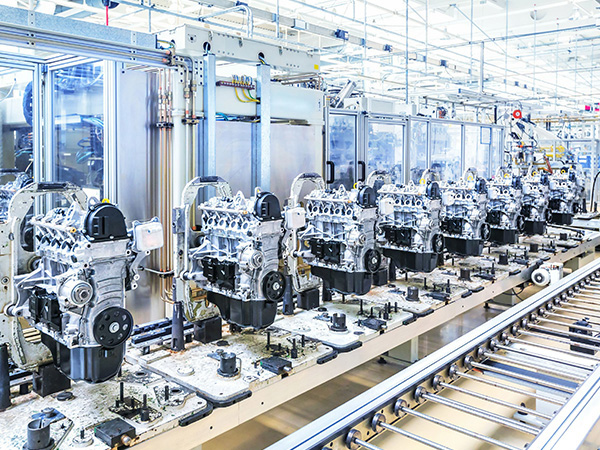 Can different brands or specifications of servo motors and servo drives be used together?